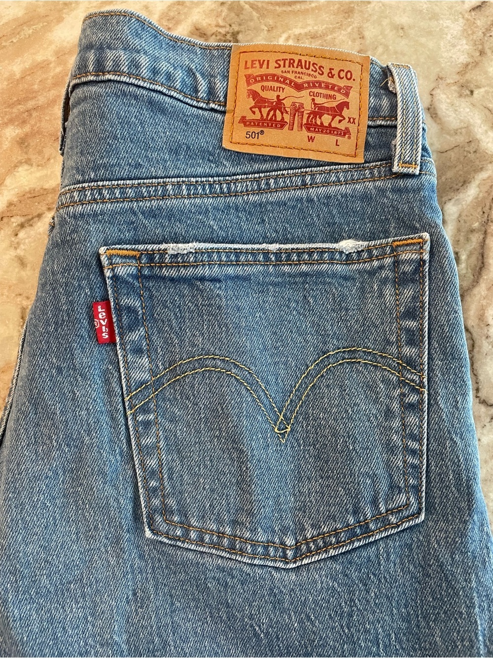 Levis 501 Denim Jeans Size 28 Medium Wash Distressed Long high waisted 90s style - Picture 6 of 10